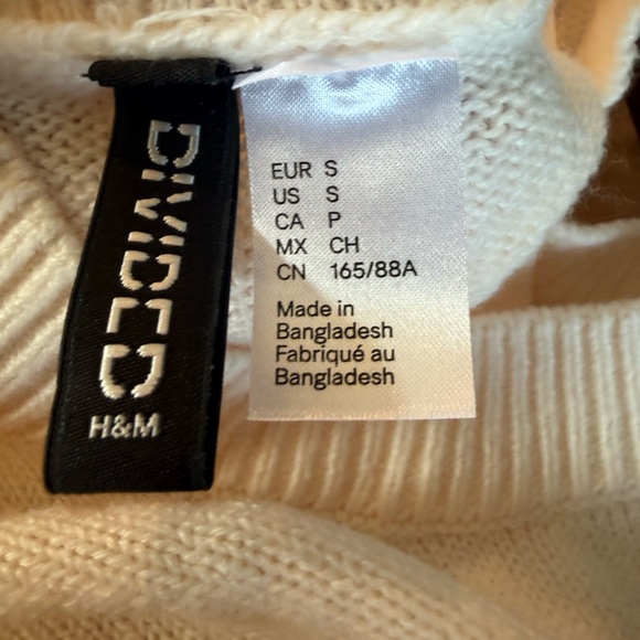 H&M. Cream & Gray Striped Crewneck Sweater. Size Small. - Picture 9 of 9